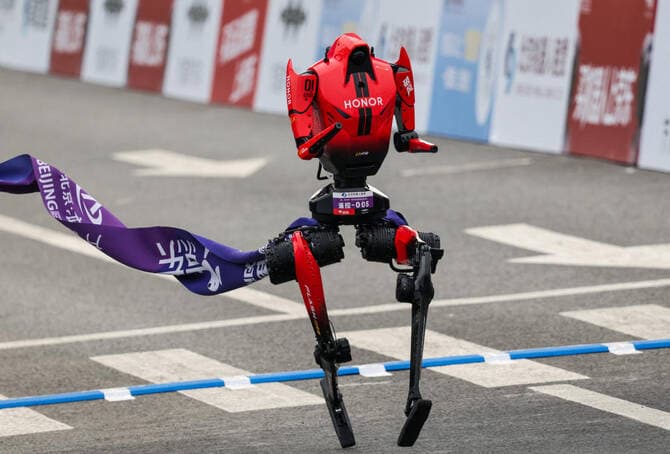 Honor's "Lightning" Breaks Half Marathon Record by 7 Minutes in Beijing